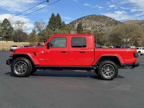 2021 Jeep Gladiator Overland