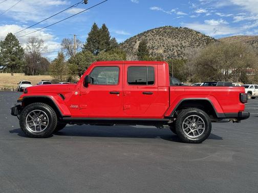 2021 Jeep Gladiator Overland