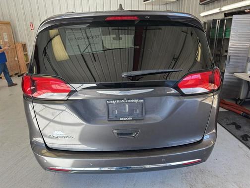 2018 Chrysler Pacifica Touring-L