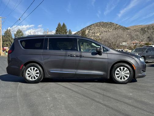 2018 Chrysler Pacifica Touring-L