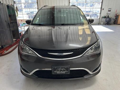 2018 Chrysler Pacifica Touring-L