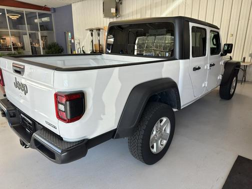 2020 Jeep Gladiator Sport