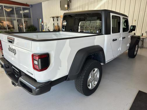 2020 Jeep Gladiator Sport