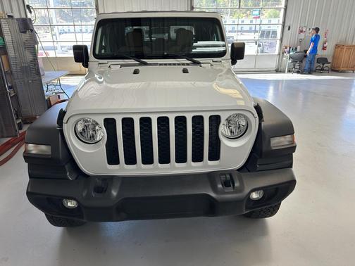 2020 Jeep Gladiator Sport