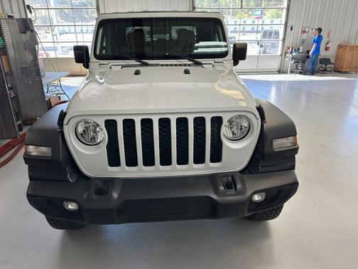 2020 Jeep Gladiator Sport