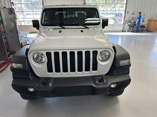 2020 Jeep Gladiator Sport