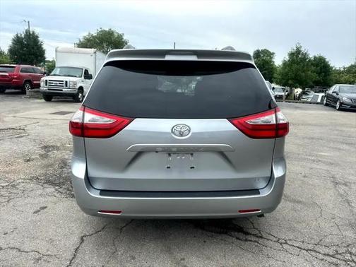 2017 Toyota Sienna LE