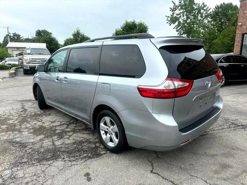 2017 Toyota Sienna LE