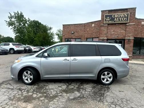 2017 Toyota Sienna LE