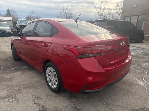 2019 Hyundai Accent SEL 4-Door 6A