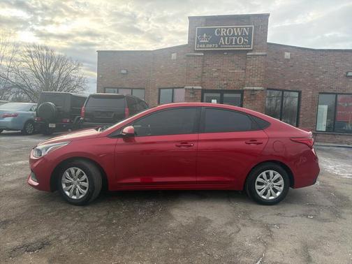 2019 Hyundai Accent SEL 4-Door 6A