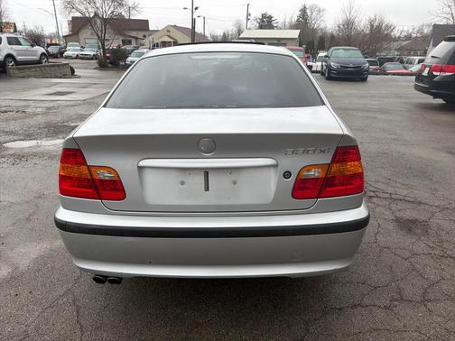 2003 BMW 330 330xi Sedan