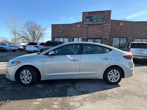 2017 Hyundai ELANTRA SE