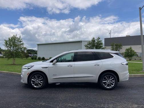 2022 Buick Enclave AWD Avenir