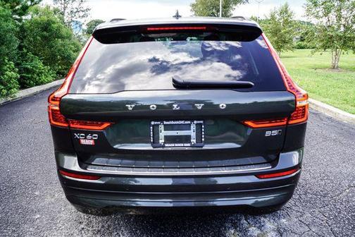 2022 Volvo XC60 B5 Momentum
