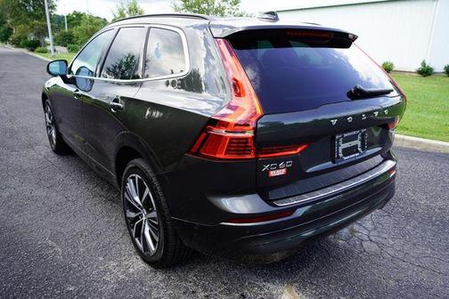 2022 Volvo XC60 B5 Momentum