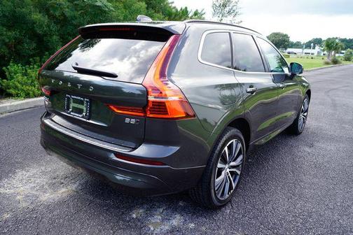 2022 Volvo XC60 B5 Momentum