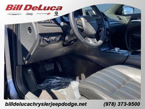 Photo 3 of 16 of 2016 Chrysler 300 S