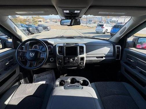 2017 RAM 1500 Big Horn Crew Cab 4x4 64' Box