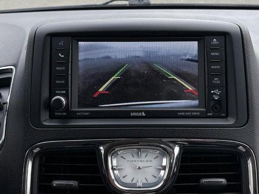 2016 Chrysler Town & Country Touring-L