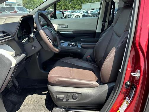 2023 Toyota Sienna Platinum 7 passenger