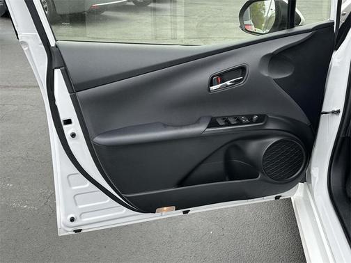 2022 Toyota Prius L