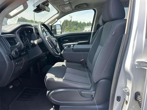 2022 Nissan Titan XD SV