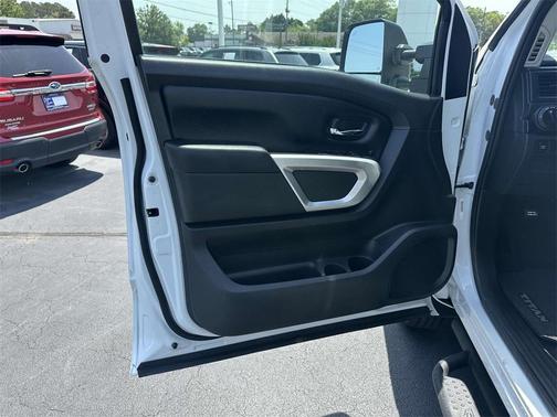 2022 Nissan Titan XD SV