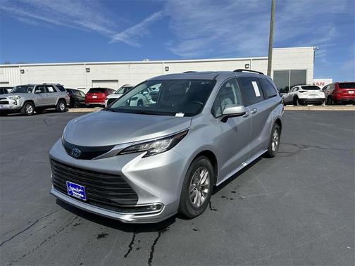 2023 Toyota Sienna XLE