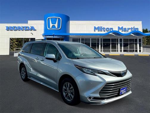 2023 Toyota Sienna XLE