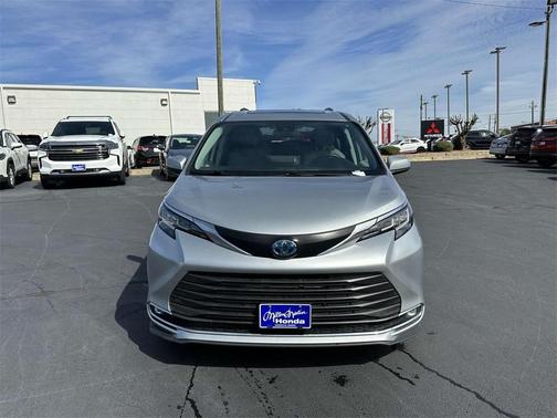 2023 Toyota Sienna XLE