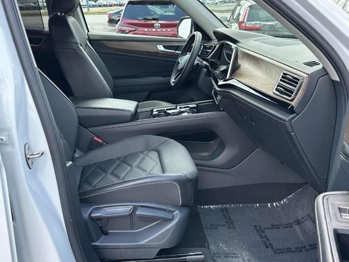 2024 Volkswagen Atlas 2.0T SE