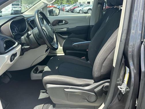 2021 Chrysler Voyager L