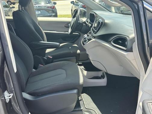 2021 Chrysler Voyager L