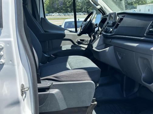 2022 Ford Transit-250 Base
