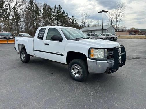 White 2009 Chevrolet Silverado 2500 Work Truck H/D Extended Cab