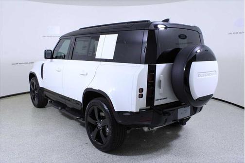 2025 Land Rover Defender 110 P400 X-Dynamic SE