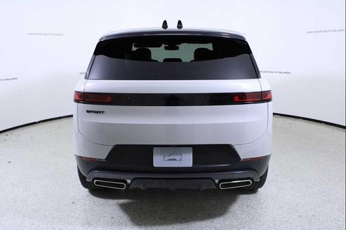 2026 Land Rover Range Rover Sport SE
