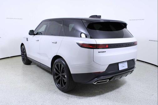 2026 Land Rover Range Rover Sport SE
