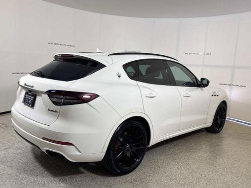 Bianco 2022 Maserati Levante GT