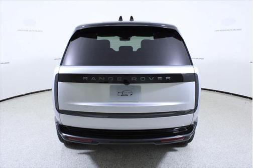 2025 Land Rover Range Rover P550e SE
