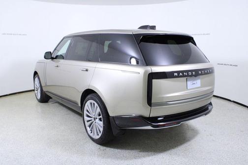 Gold 2026 Land Rover Range Rover P400 SE 7 Seat