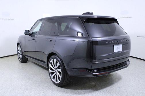 2025 Land Rover Range Rover P530 SE