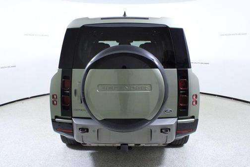 2023 Land Rover Defender 130 X-Dynamic SE