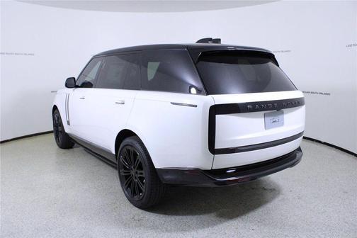 White Pearl 2026 Land Rover Range Rover P530 SE 7 Seat