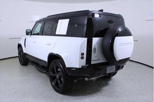 2025 Land Rover Defender 110 P400 X-Dynamic SE