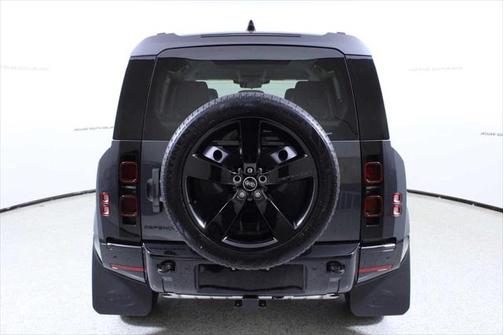 2025 Land Rover Defender 110 P400 X-Dynamic SE