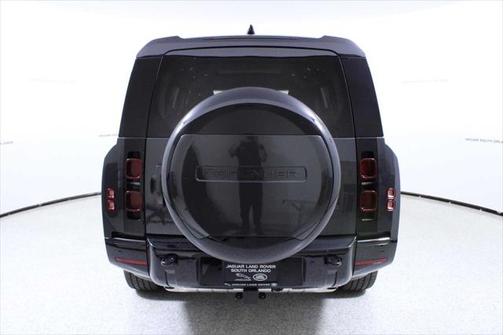 2025 Land Rover Defender 130 P400 X-Dynamic SE