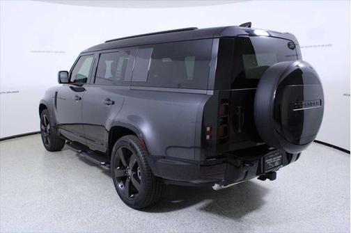 2025 Land Rover Defender 130 P400 X-Dynamic SE
