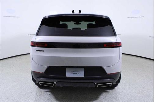 2025 Land Rover Range Rover Sport SE